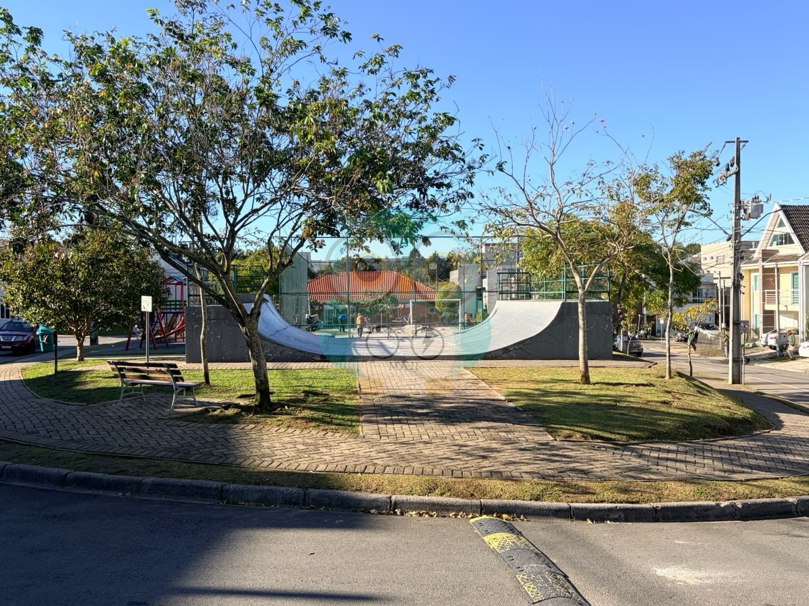 Terreno a venda em condomínio fechado no Pinheirinho - foto 3