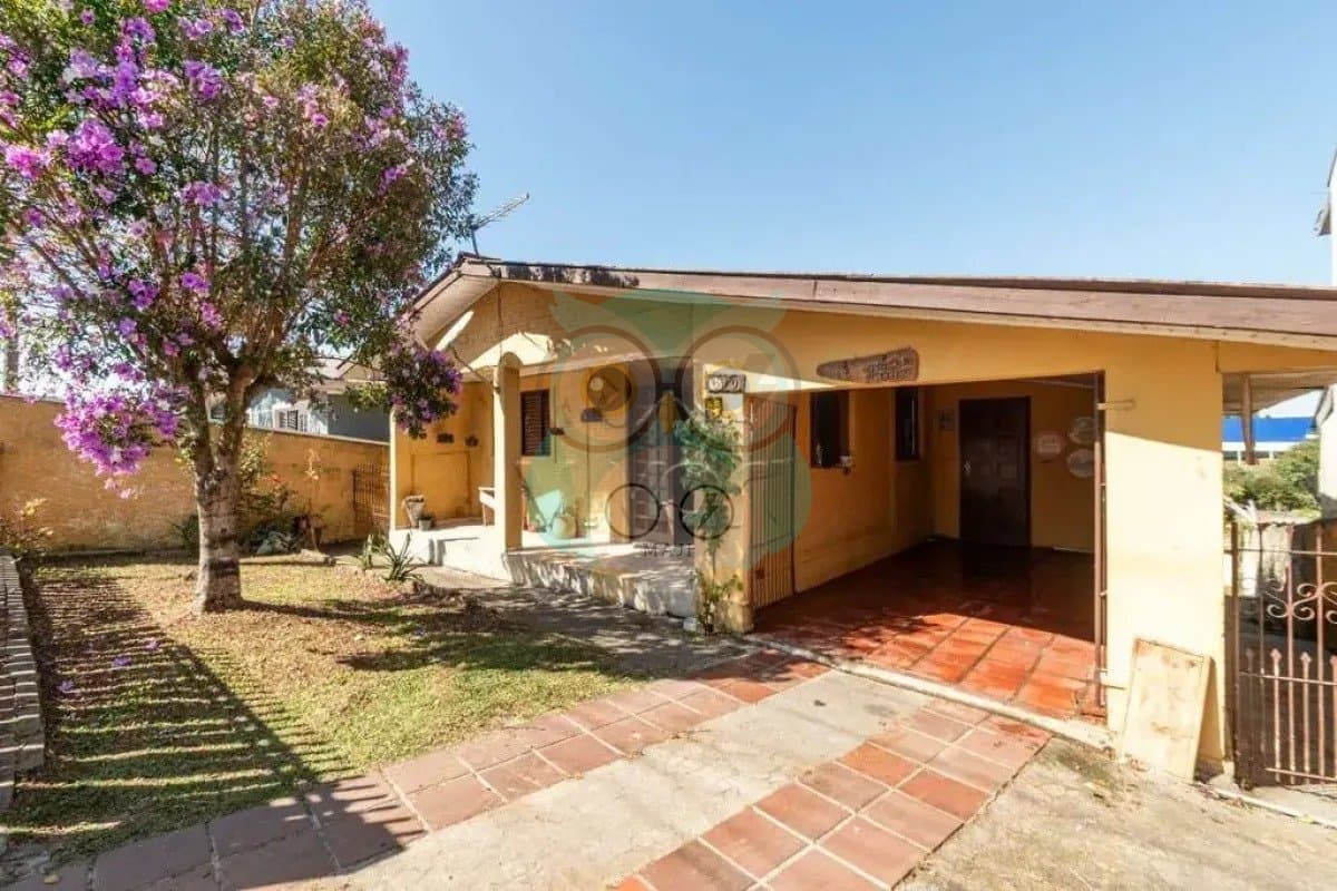 🏡✨ CASA COM AMPLO TERRENO EM COLOMBO! ✨🏡 - foto 1